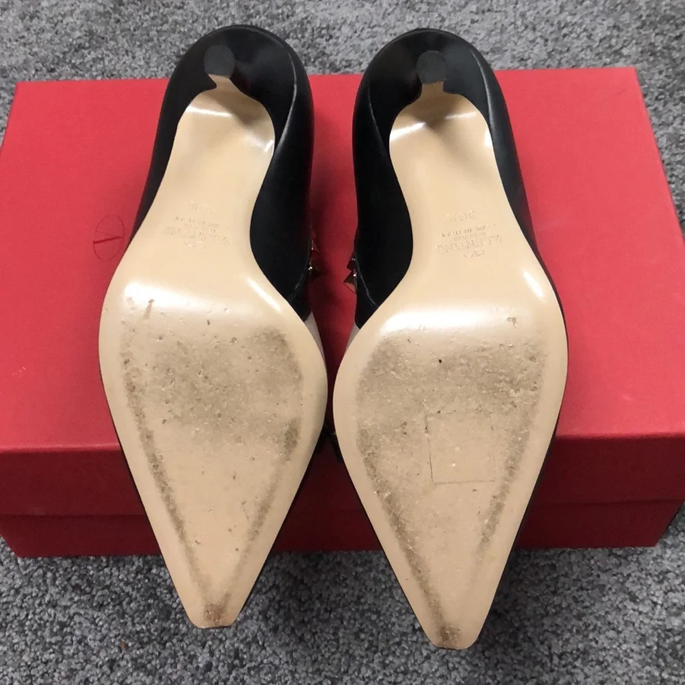 Women’s Valentino Garavani black leather pumps - Picture 7 of 11